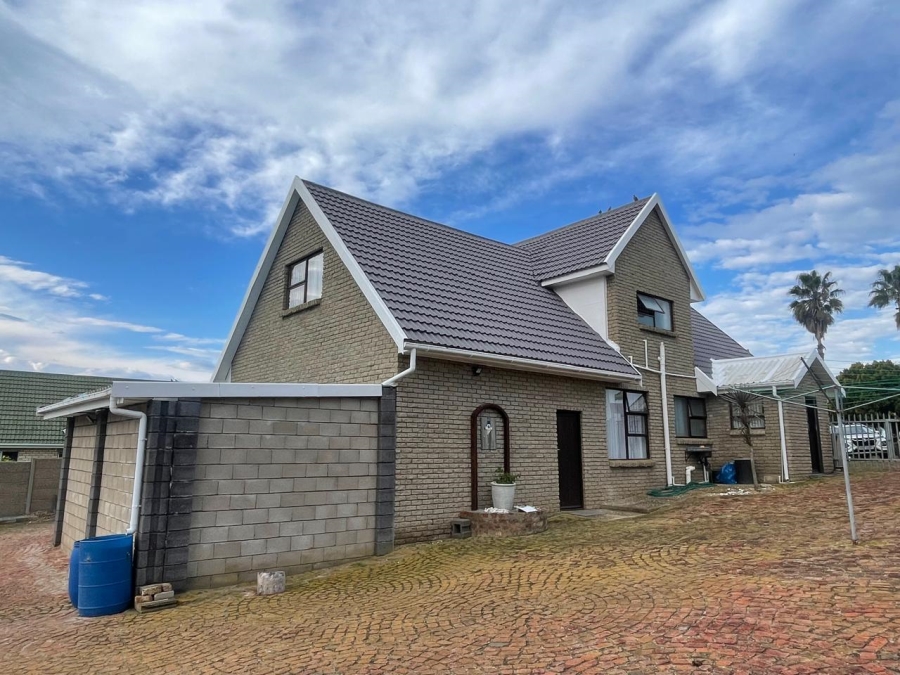 4 Bedroom Property for Sale in Hartenbos Heuwels Western Cape